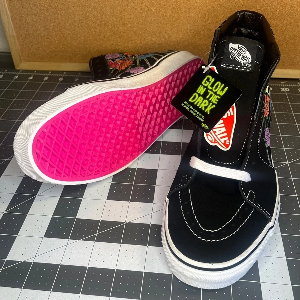 Vans sk8 hi 
DIA DE MUERTOS💀💀
GLOW IN THE DARK
BRAND NEW - Picture 9 of 16